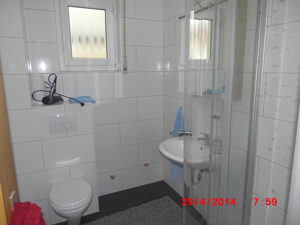 Frankfurt Airport & Fair Apartment Kelsterbach Room photo