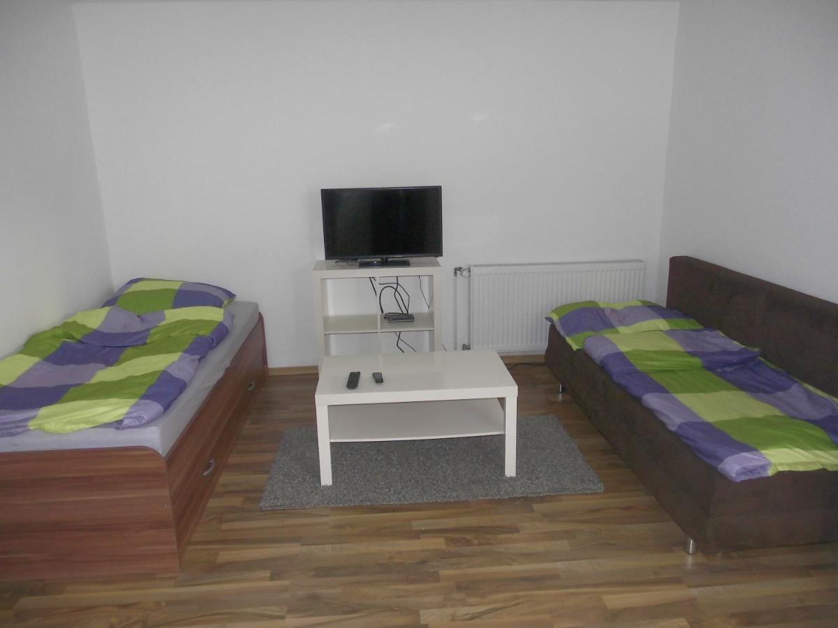 Frankfurt Airport & Fair Apartment Kelsterbach Room photo